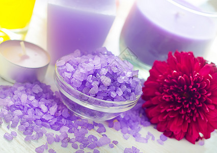 用于SPA和蜡烛的紫海盐护理紫色擦洗奢华叶子卫生芳香矿物洗澡紫丁香图片