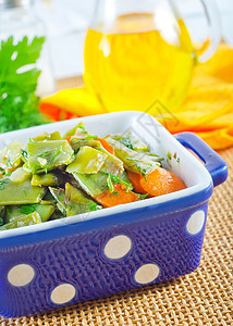 烤蔬菜沙拉盘子食物炙烤迷迭香胡椒美食百里香辣椒草本植物图片