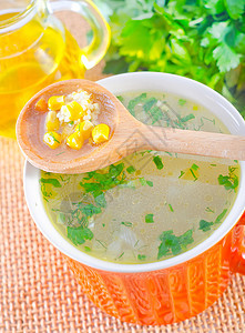 新鲜汤蔬菜拓荒者金子奶油勺子盘子午餐棒子食物餐厅图片