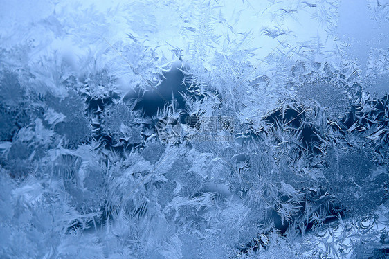 窗口上的霜冻季节水晶玻璃图片