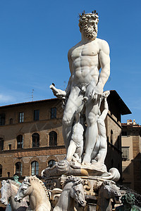 佛罗伦萨州的海王星喷泉雕像男人蓝色领主地标正方形雕塑白色艺术广场图片
