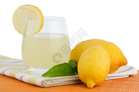 一杯柠檬汁和新鲜柠檬杯子热带黄色小吃水果果汁玻璃养分液体饮料图片