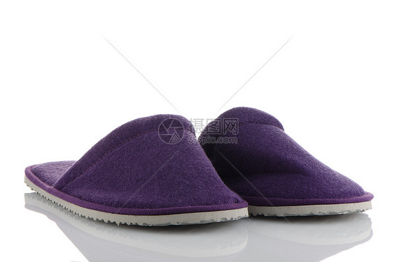 一双紫色拖鞋毛毡寒意时间家居卧室衣服房子旅行裙子用品图片