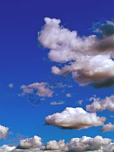 蓝天上的灰云暴风云天气上帝积雨水分云雾阳光蓝色气氛晴天图片