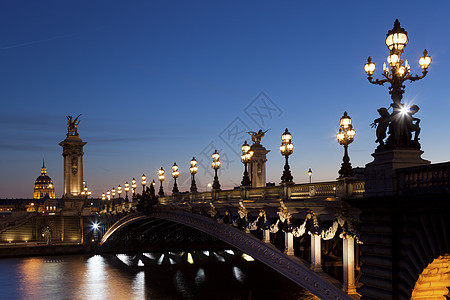 亚历山大三桥 法国巴黎建筑学旅游建筑遗产路灯日落旅行历史性城市照明图片
