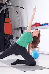 女孩训练健身锻炼健康的生活方式图片