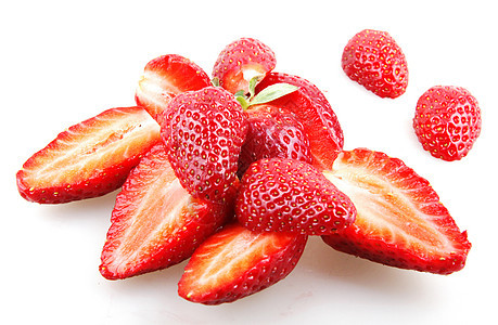 白色的美丽的草莓 在白色上被孤立农作物水果汁水果点差浆果甜点奶制品影棚果汁冰淇淋图片