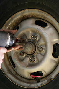 轮胎轮胎更换车库损害职业机械失败发动机工作轮辋工人维修图片