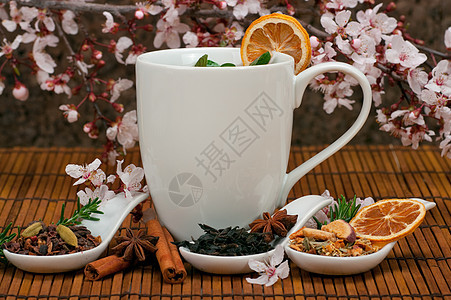 茶干柑薄荷草本杯子八角红茶草本植物樱花肉桂棒迷迭香图片