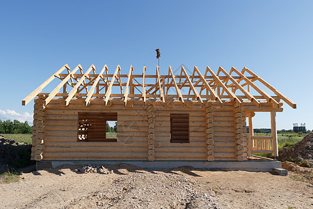 以原木建造的房屋乡村住宅木头天空小屋蓝色日志建筑学木工财产图片