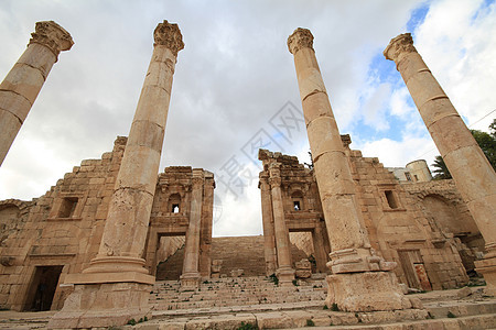 约旦贾拉什阿耳特弥斯寺庙废墟建筑学首都旅游柱子历史入口石头旅行天空图片