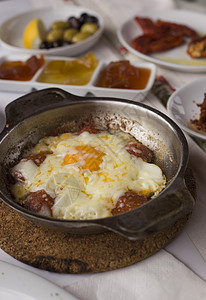 紧贴经典的土耳其式早餐食品餐盘盘子营养香料小吃桌子食物黄瓜美食餐厅图片