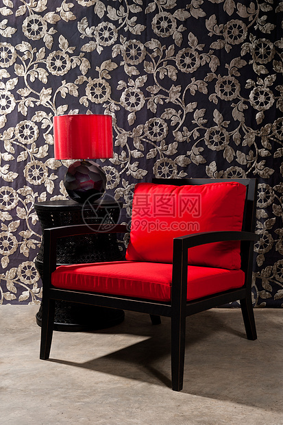 黑色黑红椅子客厅枕头扶手椅木头公寓奢华房子地面墙纸餐具柜图片