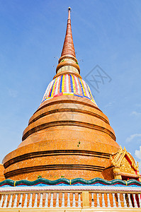 泰国寺庙的金塔佛教徒蓝色旅游遗产考古学历史文化艺术天空精神图片