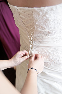 穿上新娘装扮纺织品蕾丝伴娘装饰品丝绸女性婚礼设计师裙子青年图片