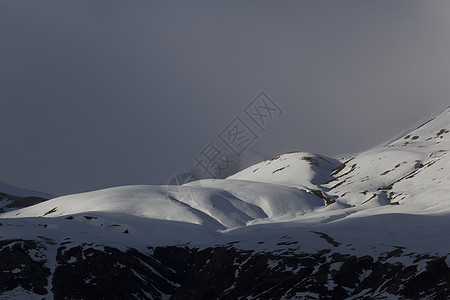 西班牙阿拉贡威斯卡的波塔雷山山脉边界沙丘多云自然公园旅行晴天风暴图片