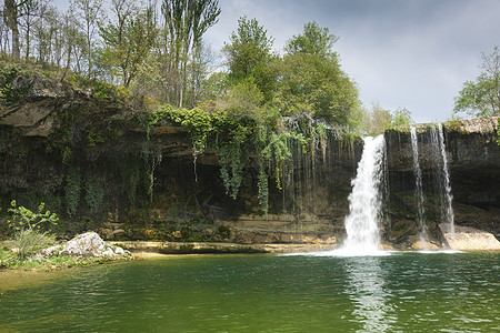 西班牙伯戈斯 卡斯蒂利亚和里昂的托巴利纳岛佩德罗萨瀑布图片