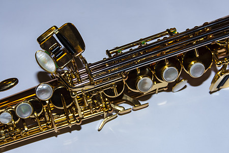 萨克斯风飞翼系统的细节乐器折叠仪器萨克斯管岩石金子高音摇滚木管宏观图片