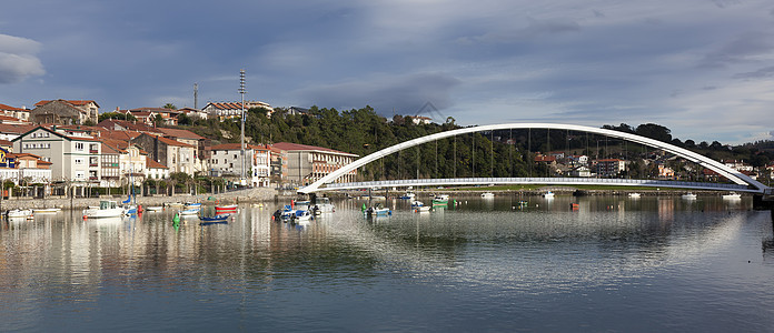 西班牙比兹卡亚普伦齐亚桥城市旅行国家船舶村庄晴天旅游港口建筑全景图片
