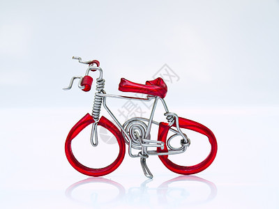 一辆小型红色自行车 在顶视白背景中被孤立座位手工业白色旅行休闲文件玩具运输娱乐孩子们图片