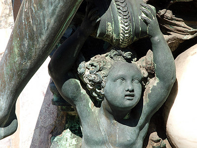 佛罗伦萨州的海王星喷泉水螅双锥雕像艺术马匹领主广场雕塑图片