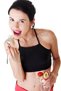 吃水果沙拉的漂亮女人重量饮食女性损失微笑覆盆子女孩甜点成人身体图片