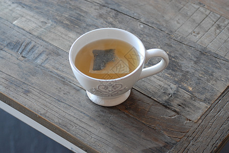 茶袋在杯中茶包桌子杯子白色博德热饮科普背景图片