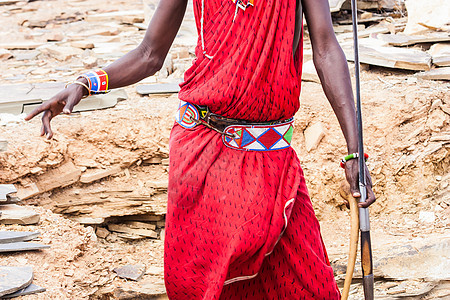 Masai传统服装国家戏服部落男性民间马赛荒野红色裙子旅行图片