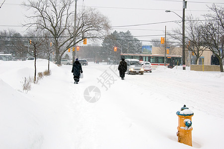 雪暴暴风雪季节城市雪堆天气降雪图片