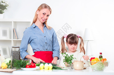 家庭做饭烹饪午餐帽子厨房女士女孩幸福房子沙拉喜悦图片
