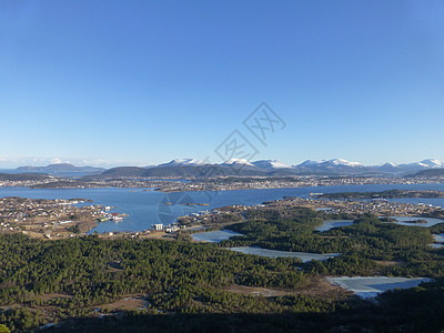 日出地平线天空山脉胰岛森林建筑物海岸树木岛屿房屋图片