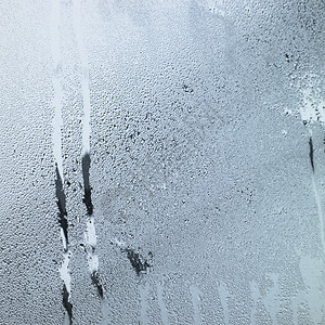 窗口中的雨水滴线条对角线飞沫滴水液体窗户蒸汽湿度水分图片