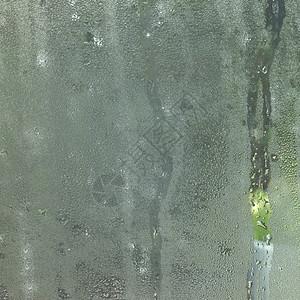 窗口中的雨水滴宏观蒸汽滴水线条窗户飞沫运动液体图片