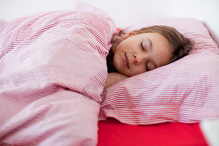 女孩在床上哭泣女性孩子童年睡衣闲暇育儿房间睡眠卧室孩子们图片