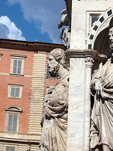 锡耶纳在的极好地装饰了阳台礼拜堂建筑学广场田野拱形壁柱食者旅游雕塑图片