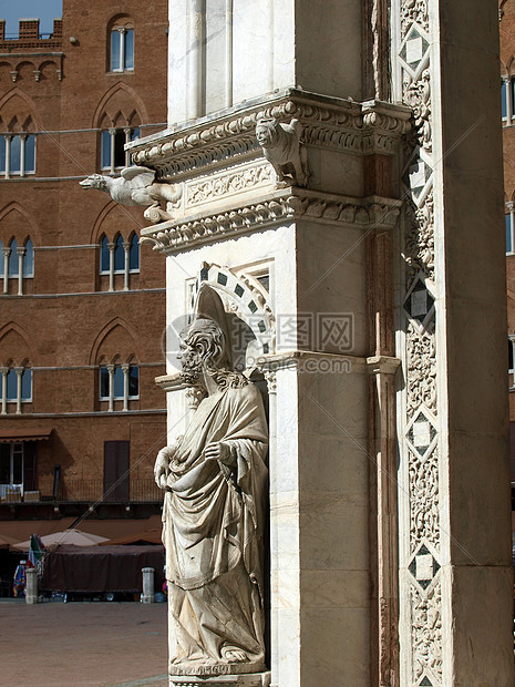 的Paizzo广场卡贝拉迪Piazza建筑学妈妈教堂飞檐会议壁柱宽慰广场雕塑拱形图片