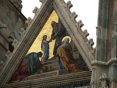 锡耶纳Duomo外墙彩色大理石玻璃窗门户网站窗饰窗户雕塑宽慰耳堂半月形图片