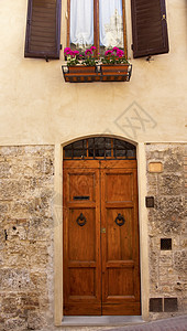 意大利入口地标花朵农村建筑乡村假期旅行木头石头图片