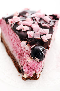 一块奶油蓝莓薄饼蛋糕海绵厨房浆果馅饼生日空气巧克力紫色木板图片