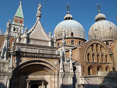 威尼斯巴西利卡圣马可的圆顶阳台艺术穹顶庭院石头地方雕塑旅行大理石大教堂图片