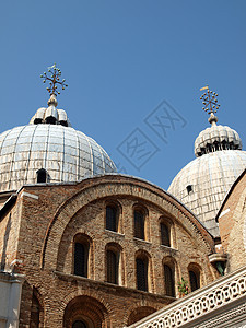 威尼斯巴西利卡圣马可的圆顶大教堂教会建筑学尖塔雕塑天炉艺术图片
