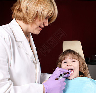 女牙医和女小女病人卫生从业者检查工具援助保健牙科乐器空腔帮助图片