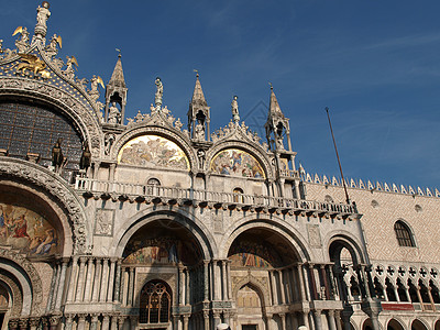 威尼斯Basilica圣马克马赛克教会天炉雕塑尖塔立面窗饰建筑学拱廊大教堂图片
