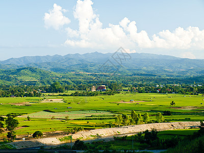 Mae Suay 水库附近的Paddy田和Moustain风景 清瑞蓝色稻田旅行小路森林驾驶木头场地假期国家图片