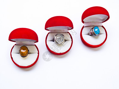 白背景孤立的圆圆圆红首饰箱新娘女性礼物宝石钻石石头庆典展示宝藏周年图片