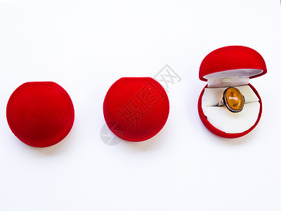 白背景孤立的圆圆圆红首饰箱琥珀色婚姻庆典奢华宝藏钻石婚礼新娘盒子石头图片