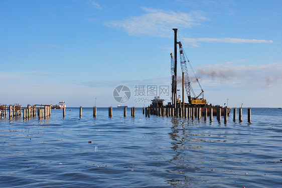 海中港口建设建筑日落加载天际造船血管工作船运船厂维修图片