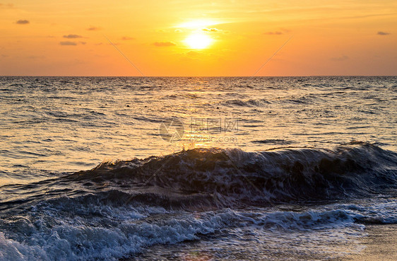 海 海射线季节海洋阳光蓝色反射地平线天气日光波浪图片