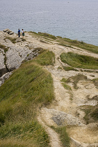 坎塔布里安海桑坦德海滩海浪悬崖苔藓植被图片