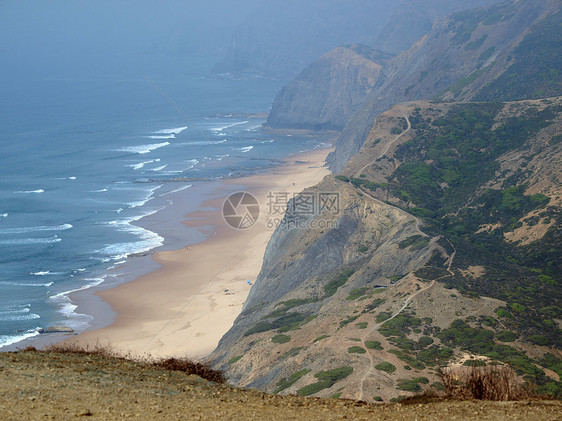 阿尔加夫省比拉多比斯波附近的普拉亚多科多阿马岩石海岸场景海岸线旅行海洋悬崖支撑海滩图片